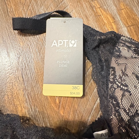 Bras - Picture 5 of 6